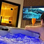 Apartmán Jacuzzi Loft & Sauna Sanctuary