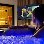 Apartmán Jacuzzi Loft & Sauna Sanctuary