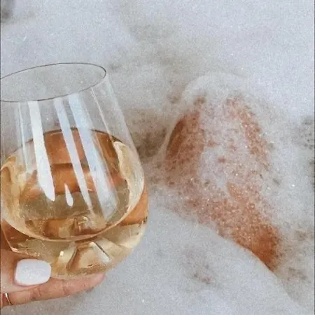 Jacuzzi Loft & Sauna Sanctuary * Katowice