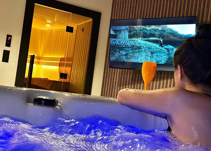 Apartment Jacuzzi Loft & Sauna Sanctuary