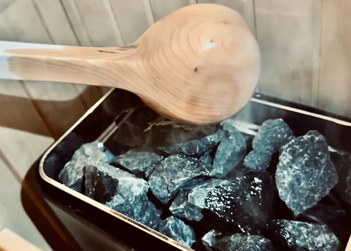 Jacuzzi Loft & Sauna Sanctuary Apartment *