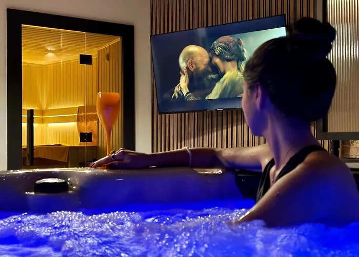 Apartment Jacuzzi Loft & Sauna Sanctuary